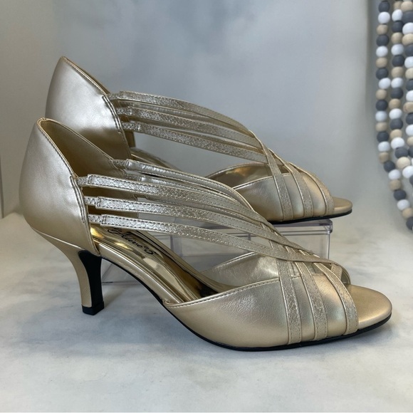 Easy Street Women's Oceana Pump, Gold Metallic, 9.5 Wide - Picture 2 of 14